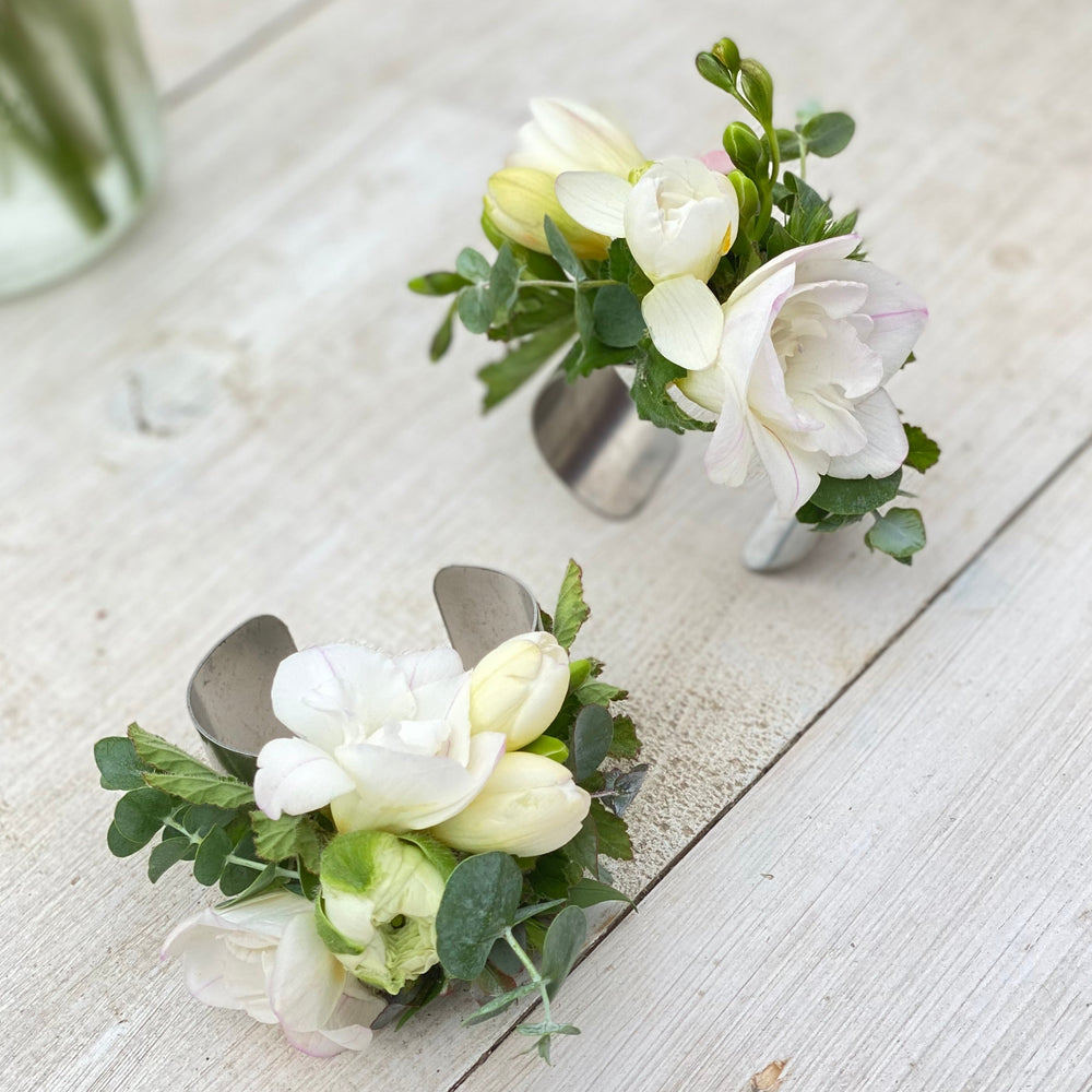 
                  
                    corsages
                  
                