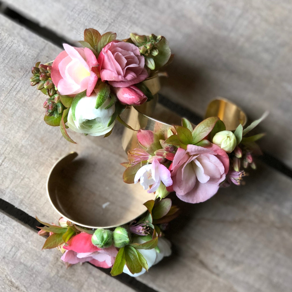 
                  
                    wrist corsage
                  
                